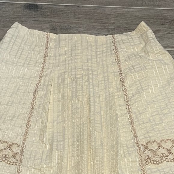 2030 Shin Chai skirt - Picture 2 of 7